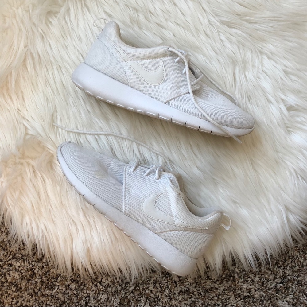 Nike Roshe Sneakers